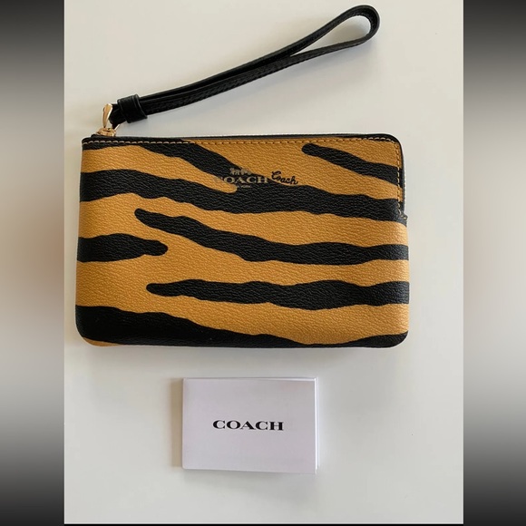 NWT COACH Corner Zip Wristlet With Tiger Print C7440 Honey/Black - Picture 1 of 9